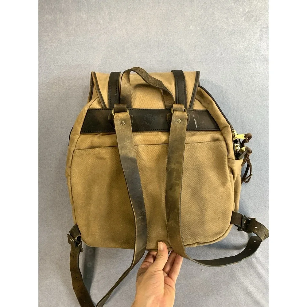VTG CC Filson Co. Seattle Tan Canvas Leather Backpack Adjustable Straps Buckle